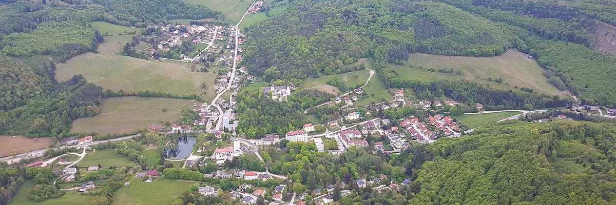 Verortung via Georeferenzierung der Kamera: Aufgenommen in der Nähe von Gemeinde Altenmarkt an der Triesting, Österreich in 0 Meter